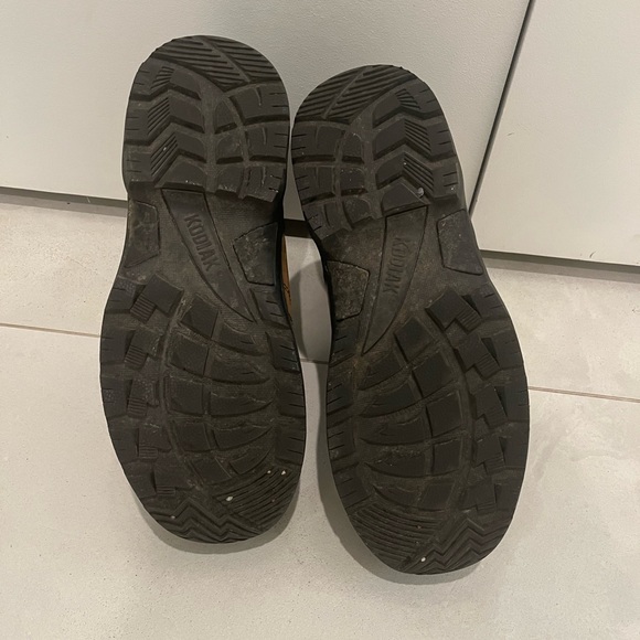 Womens brown hiking boots, size US 8.5. EU39.                KODIAK WATERPROOF - Picture 6 of 6